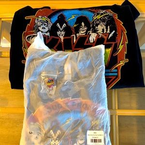 KISS Army Fan Club Tee Shirt And Collector’s Pin sold Together for big discount!